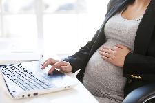 Пособие по беременности и родам можно получить на Госуслугах в случае потери места работы